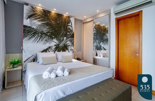 Caminho das Arvores Apartment | Linda Suite with Kitchenette in Central Location, Rated 10/10