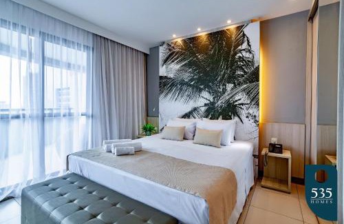 Caminho das Arvores Apartment | Linda Suite with Kitchenette in Central Location, Rated 10/10