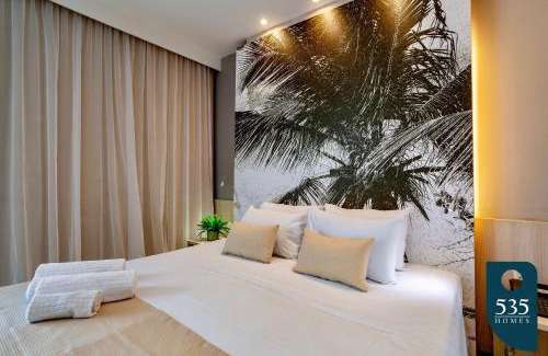 Caminho das Arvores Apartment | Linda Suite with Kitchenette in Central Location, Rated 10/10