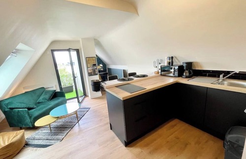Larmor-Plage Apartment | Elegant T2 with Kitchen & Breakfast Overlooking the Rade