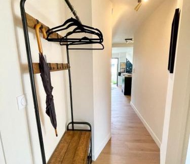 Larmor-Plage Apartment | Elegant T2 with Child-Friendly Amenities by the Rade