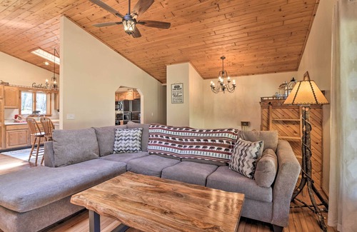 Terra Alta Cabin | Inviting Terra Alta Cabin Steps from Alpine Lake & Amenities