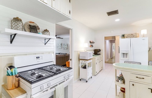 Tomball House | Delightful Tomball Retreat with Pool & Pet-Friendly Access