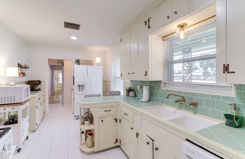 Tomball House | Delightful Tomball Retreat with Pool & Pet-Friendly Access