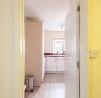 Cirencester Apartment | Idyllic Town Centre 1 Bed Near Scenic Country Walks