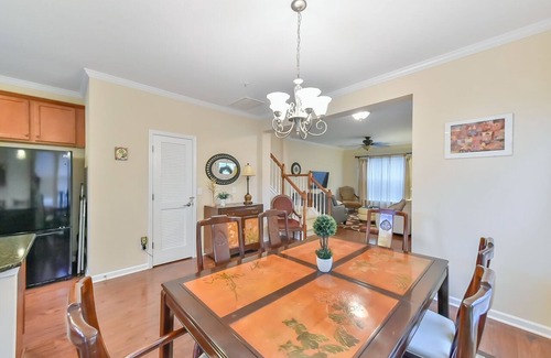 Chapel Hill House | Inviting Townhome Near UNC Campus with Pool & Spa