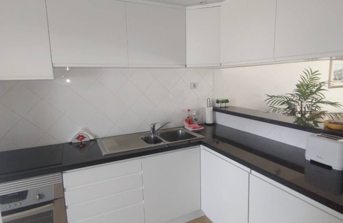 Telheiro Apartment | Elegant Townhouse on Lagos Marina with Pool & Spa Access