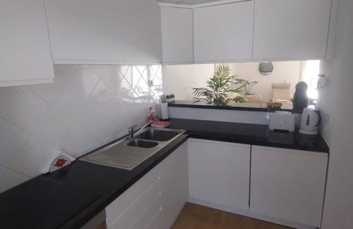 Telheiro Apartment | Elegant Townhouse on Lagos Marina with Pool & Spa Access