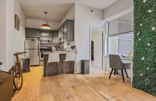 Historic Core Apartment | Trendy Loft in the Heart of DTLA - Family Friendly Stay
