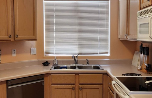Casas Adobes House | Delightful Two Bedroom Retreat on Omni National Golf Course