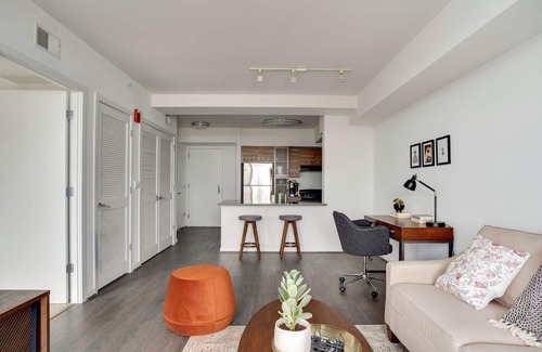 McLean Apartment | Appealing 1BR Tysons Corner Suite with Pool & Concierge
