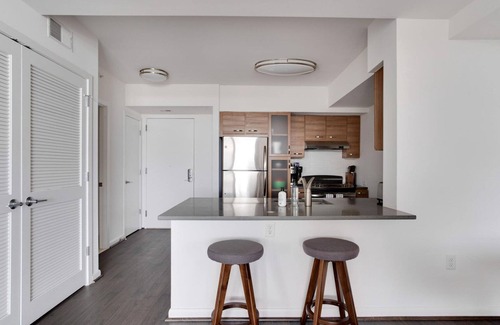 McLean Apartment | Appealing 1BR Tysons Corner Suite with Pool & Concierge