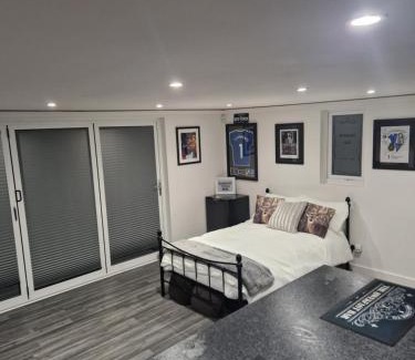 New Brighton House | Coastal Bliss: Your Seaside Retreat with Great Amenities