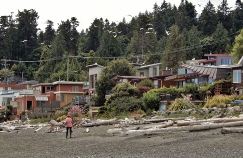 Cordova Bay House | Cozy Upper Home with Ocean Views Steps from the Beach