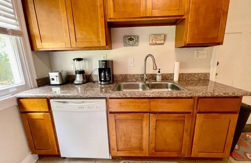 Audubon Apartment | Ideal 2 Bedroom Near Tulane/Loyola with Breakfast Included