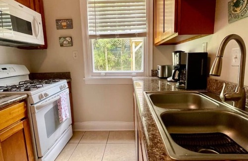 Audubon Apartment | Ideal 2 Bedroom Near Tulane/Loyola with Breakfast Included
