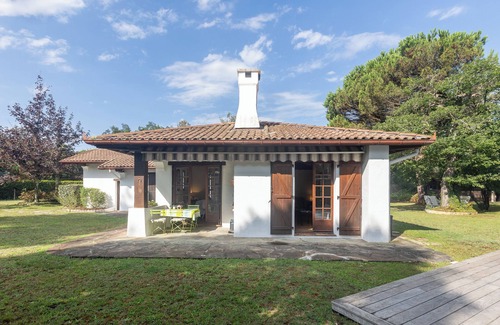 Soorts-Hossegor House | Cozy Getaway at La Kayola with Oceanfront Views & Pool