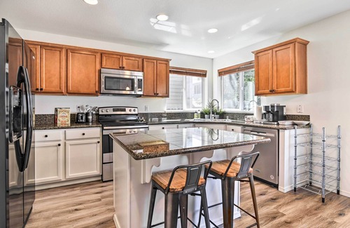 Five Corners House | Cozy Vancouver Home with Spa & Breakfast Near Portland