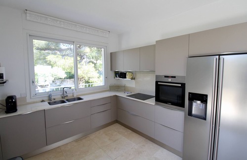 Carry-le-Rouet Villa | Inviting Villa with Ocean Views and Pool Near the Beach