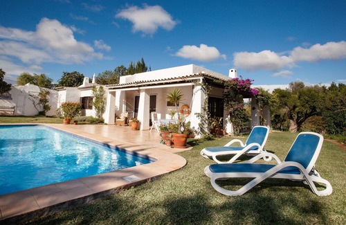 Portimao House | Lovely villa for max. 6 persons with beautiful garden and private pool.