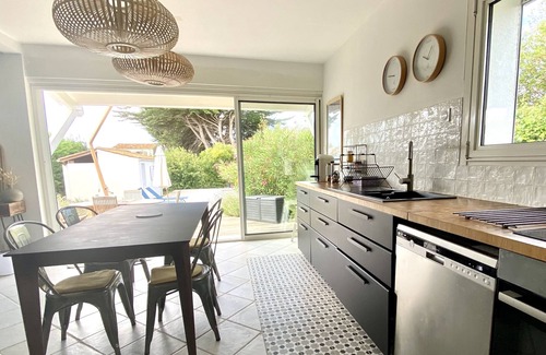 La Bree-les-Bains Villa | Charming Villa with Heated Pool Near the Beach - 9.4/10