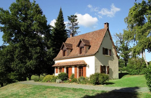 La Coquille Villa | Inviting Villa in La Coquille with Pool & Family Amenities