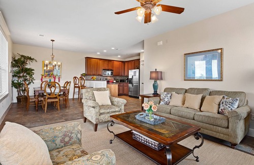 Jonestown Condo | Inviting Villa at Hollows Resort: Lake Views & Fun Amenities