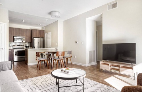 Contra Costa Centre Apartment | Inviting Walnut Creek 2BR with Pool & Gym, Near BART