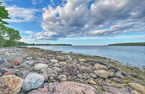 Owls Head House | Cozy Waterfront Owls Head Home with Private Beach Access
