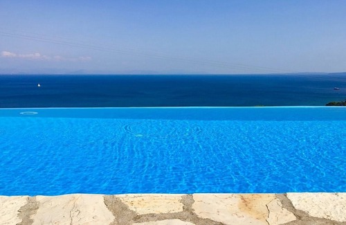 Perama Villa | Idyllic Villa with Infinity Pool & Sea Views near Benitses