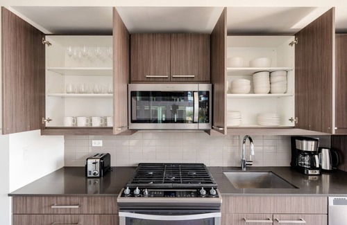 West Loop Apartment | Inviting West Loop 2BR with Gym, Lounge & Pet-Friendly Options
