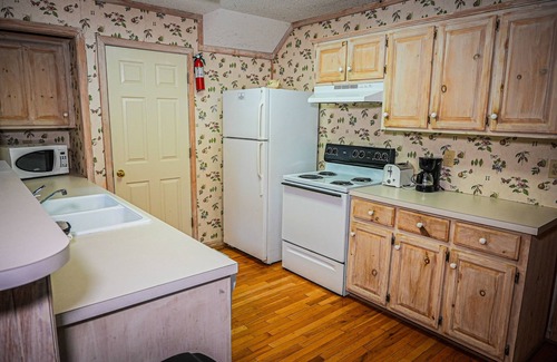 Pine Mountain Ski Chalet | Serene Wooded View Chalet: Your Ideal Weekend Getaway