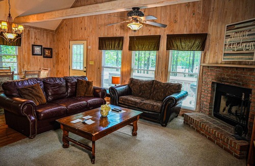 Pine Mountain Ski Chalet | Serene Wooded View Chalet: Your Ideal Weekend Getaway