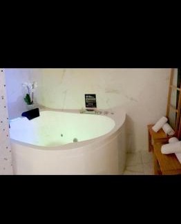 Trevoux Apartment | Loveroom Andrée