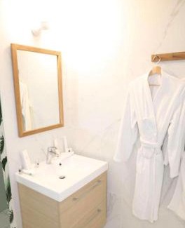 Trevoux Apartment | Loveroom Andrée