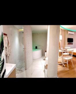 Trevoux Apartment | Loveroom Andrée