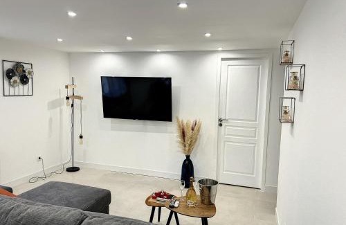 Sollies Pont Apartment | Romantic Getaway at LoveRoom - Au Loge Love with Ocean Views