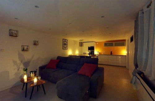 Sollies Pont Apartment | Romantic Getaway at LoveRoom - Au Loge Love with Ocean Views