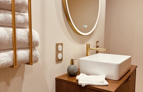 Puget-sur-Argens Apartment | Romantic Escape at Loveroom: Spa, Hot Tub & Kitchen Await