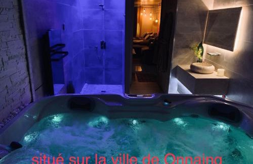 Valenciennes Hotel | Cozy Loveroom21: Spa Retreat with Hot Tub & Breakfast