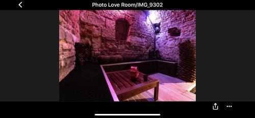 Valenciennes Hotel | Cozy Loveroom21: Spa Retreat with Hot Tub & Breakfast