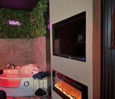 Bourg-Saint-Christophe Apartment | Relaxing LoveroomXspa with Inviting Spa Amenities