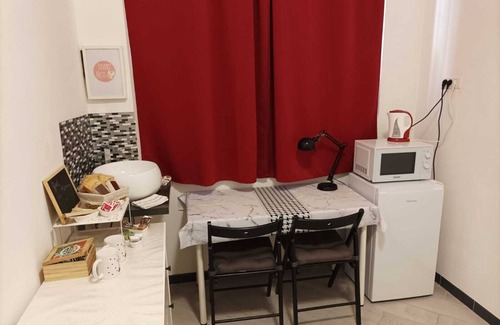 Tuscolano Apartment | Intimate Lovers' Nest: Romantic Spa Retreat in Rome