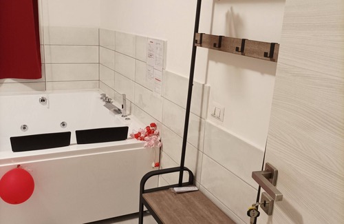 Tuscolano Apartment | Intimate Lovers' Nest: Romantic Spa Retreat in Rome