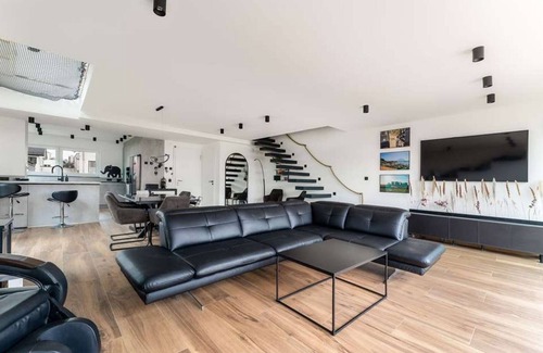Harleshausen Villa | Lovingly and luxuriously furnished house for long or short term rental. Letting