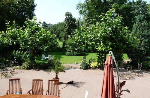 Arzberg Apartment | Renovated Mansion Retreat with Cozy One-Room Apartments