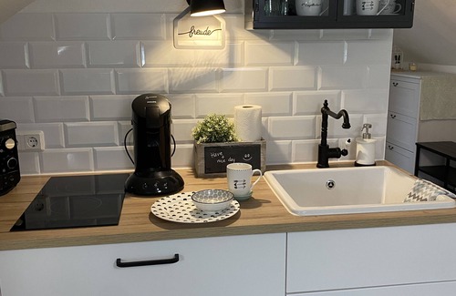 Odernheim am Glan Apartment | Cozy 1-Room Apartment with Lake View & Breakfast Included