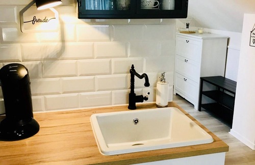 Odernheim am Glan Apartment | Cozy 1-Room Apartment with Lake View & Breakfast Included