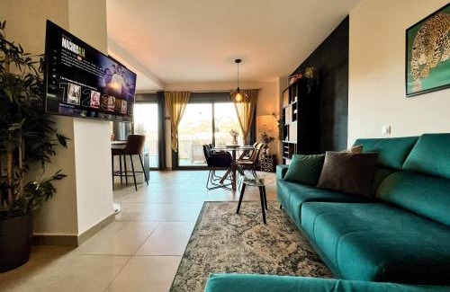 Velilla-Taramay Apartment | Oceanfront LOVPLAYA Almuñecar Beach Apartment - 4 Stars, Rated 9.8