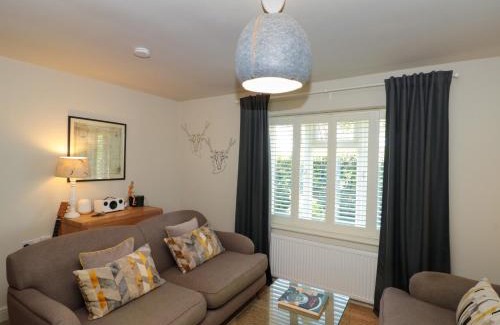 Scawton House | Pet-Friendly Retreat at Low Grounds Cottage - 4 Star Comfort